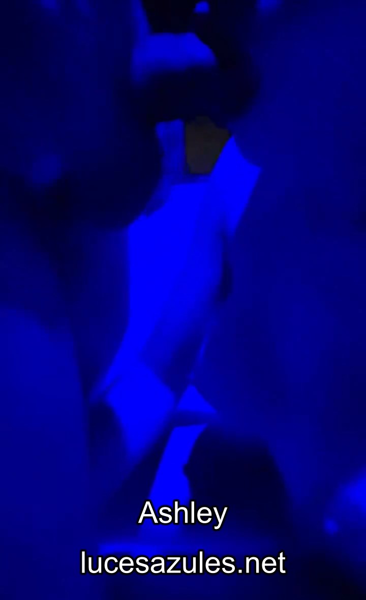 Ashley - Mamada en neon Azul